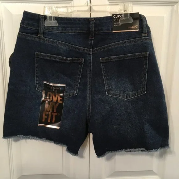 One 5 One Stretchy Curvy Denim Shorts - Picture 6 of 7